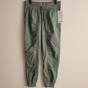 Lululemon NWT Dance Studio Mid Rise Jogger Size 8